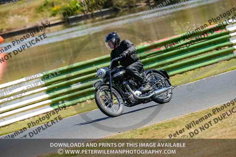 Vintage motorcycle club;eventdigitalimages;mallory park;mallory park trackday photographs;no limits trackdays;peter wileman photography;trackday digital images;trackday photos;vmcc festival 1000 bikes photographs